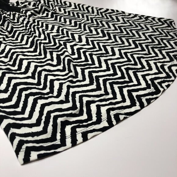 DYNAMITE Black & White Zigzag Chevron Tribal Flowy Racerback Dressy Tank Top - Picture 5 of 10